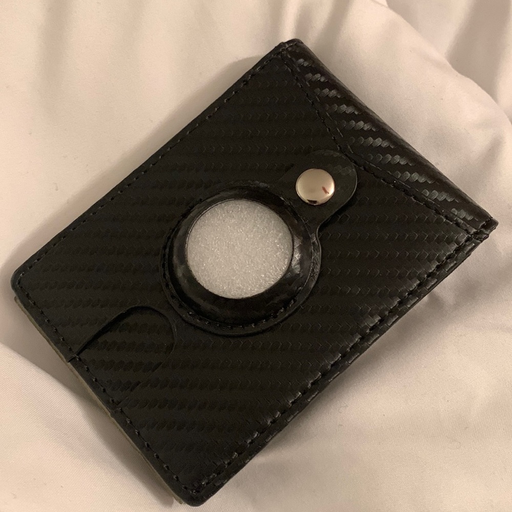 AirTags wallet